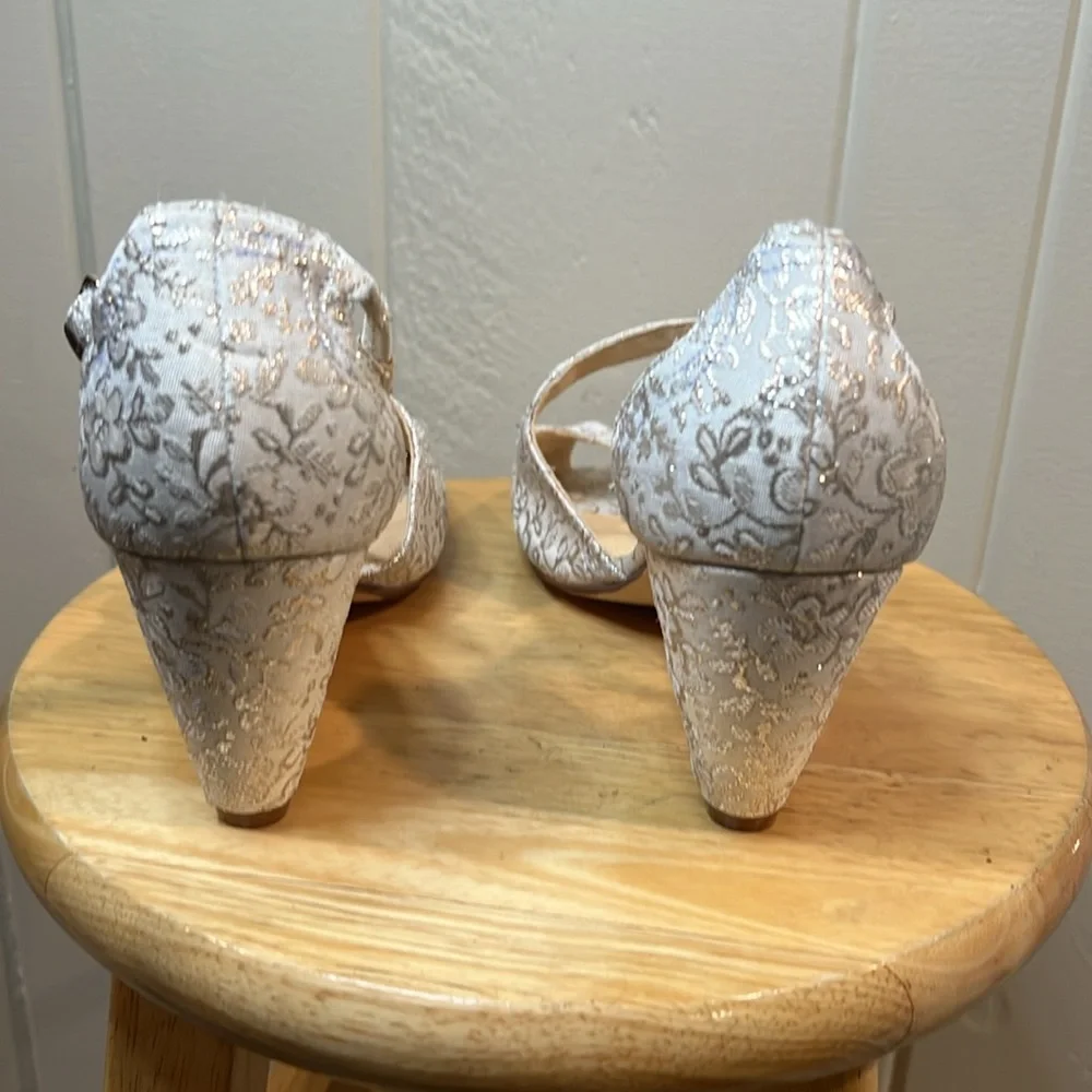 Chelsea Crew 'Alter' White and Silver Heels Peep Toe - Picture 4 of 10